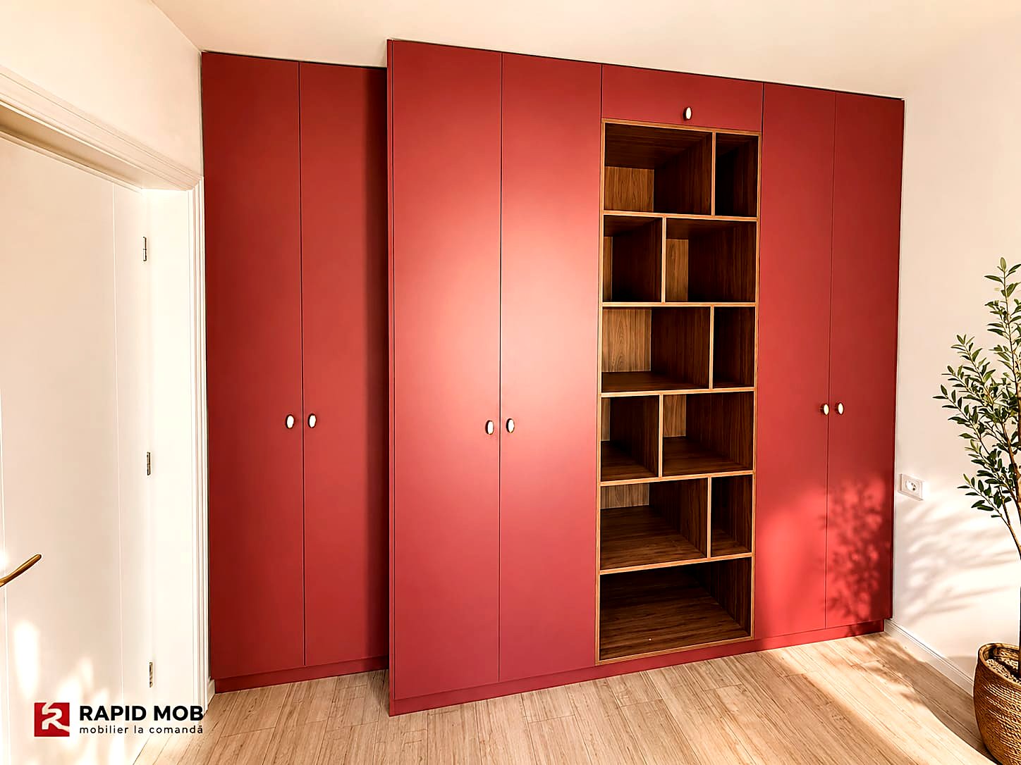 Dressing burgundy cu uși glisante și bibliotecă — mobilă la comandă Ploiești