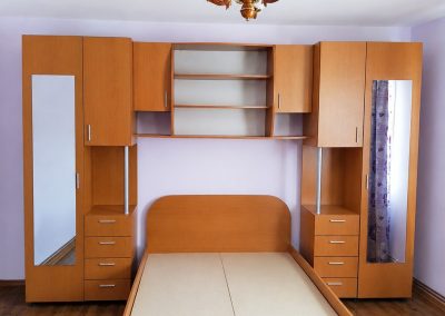 Cameră de copil cu mobilier portocaliu și pat — mobilă la comandă Rapid Mob, Ploiești
